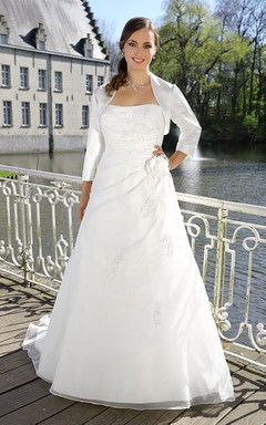 Wedding Dresses for Plus Size Women: Strapless- Sleeved &amp- More ...